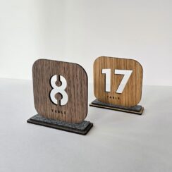 numeradores de mesa de madera, numeradores mesa boda, numeradores mesa eventos, numeradores mesa restaurantes, numeradores mesa personalizados, numeradores mesa grabados, decoración mesas, señalización mesas, artículos madera, regalos madera