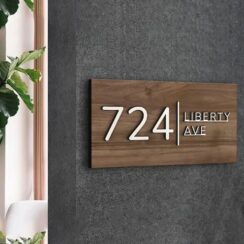 señaléticas de madera, señalética grabada, señalética personalizada, señalización de madera, letreros de madera, letreros grabados, señalización interior, señalización exterior, decoración madera, regalos madera