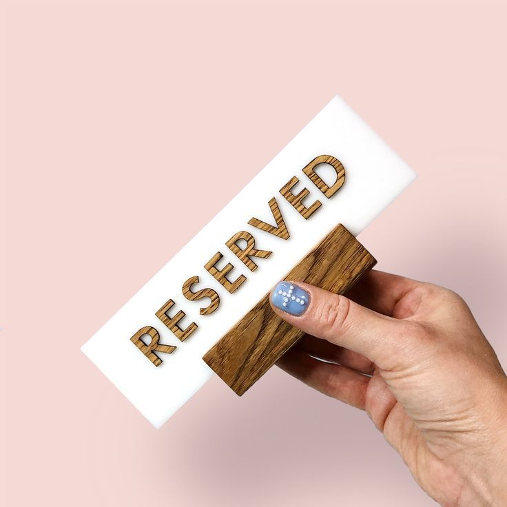 indicadores de mesa reservado, reservado mesa, letreros reservados, señalización mesas, indicadores restaurantes, indicadores bares, indicadores cafeterías, reservado personalizado, señalización eventos, decoración mesas.