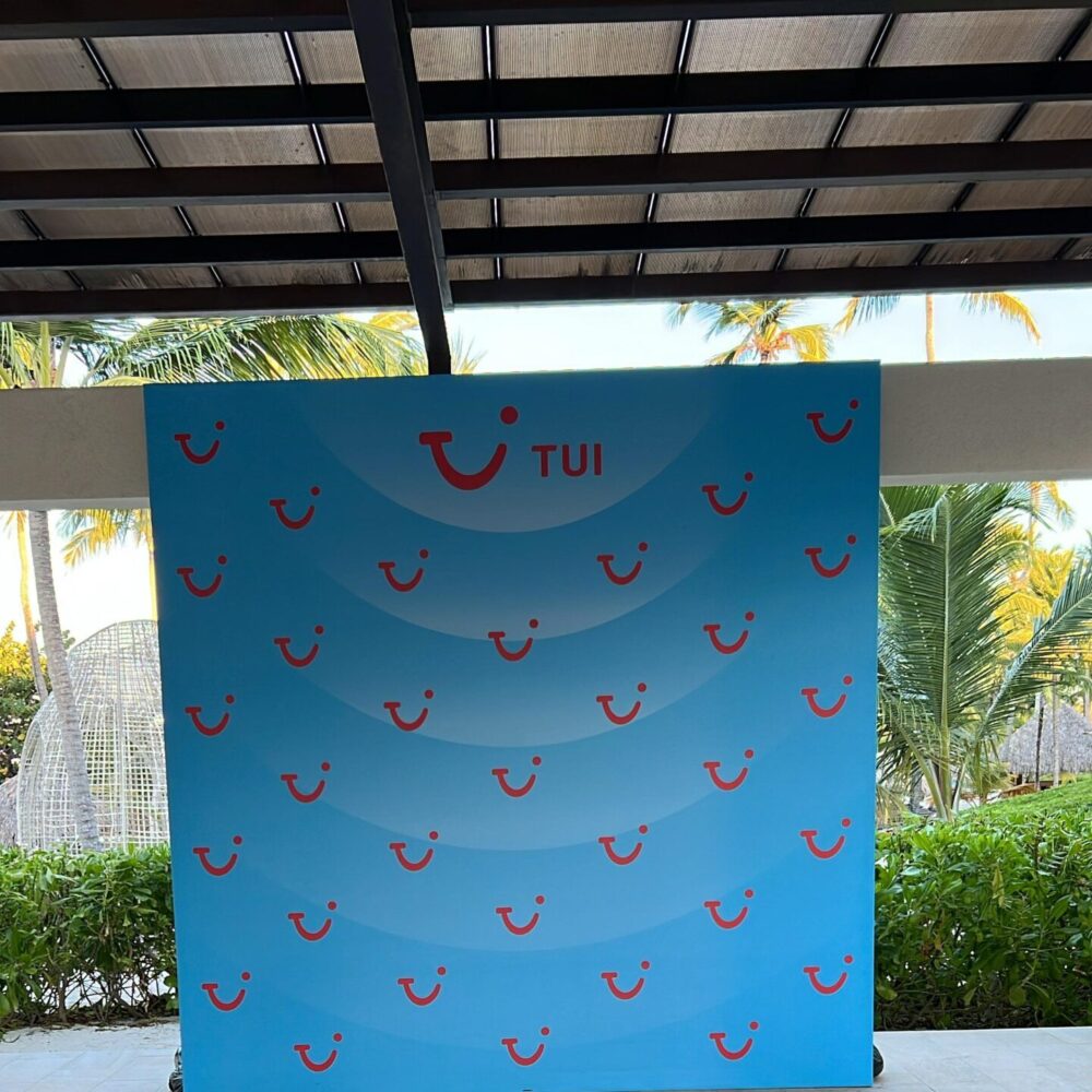 diseño de back panel, impresión de back panel, publicidad en eventos, marketing en ferias